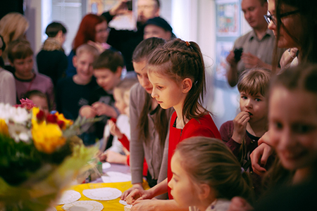 Фото с открытия выставки детских рисунков